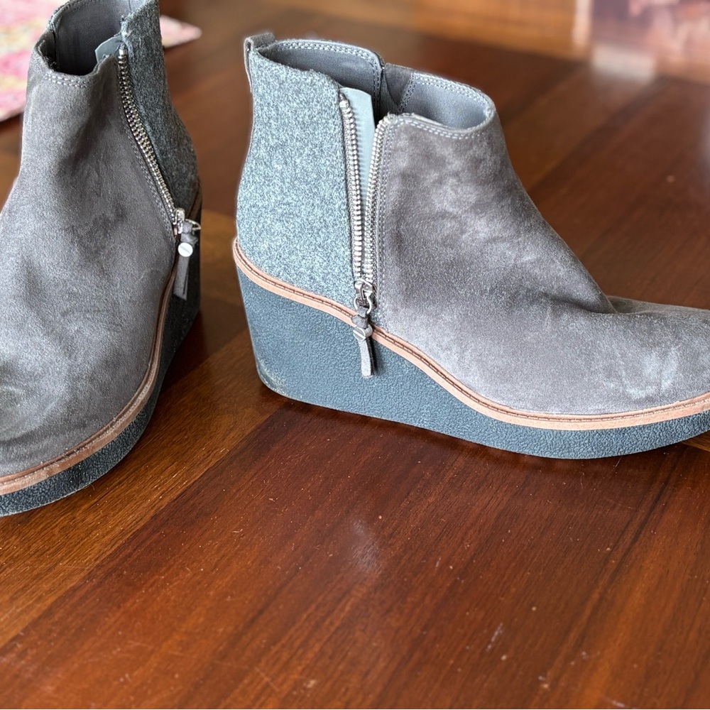 Stylish gray wedge boots Dr. Scholl's